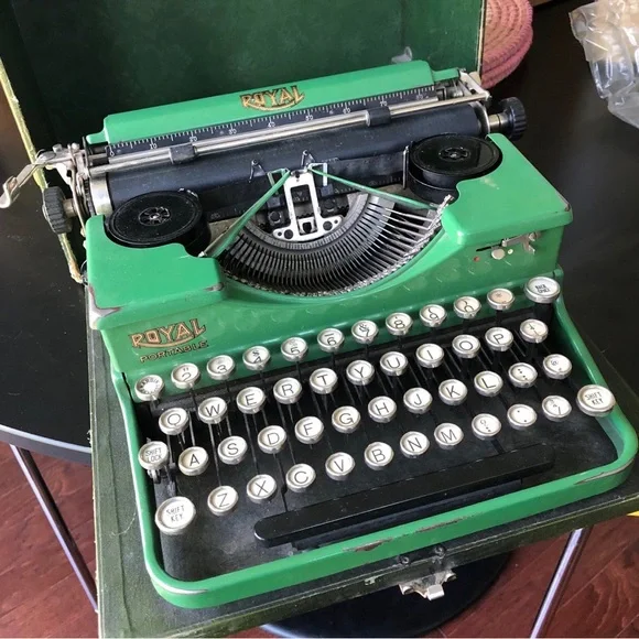 s*a様 実働品　 PORTABLE ロイヤルタイプライター 1927 Typewriter , 1930 Royal Portable – Charlie Foxtrot